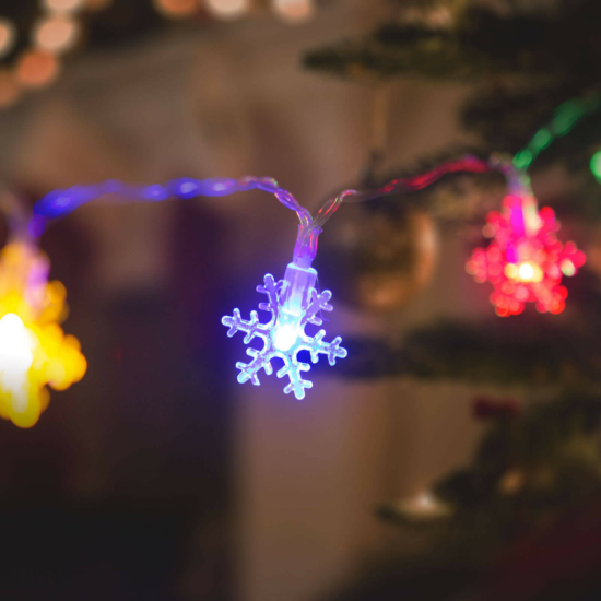 Karácsonyi LED fényfüzér (jégkristály, hópehely formák) -Többszínű jégkristály
